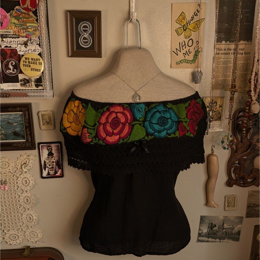 Floral Embroidered Off Shoulder Blouse Women's Small/Medium Black